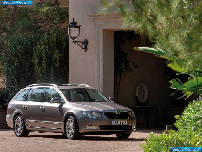 2010 Skoda Superb Combi - фотография 13 из 131 2010 Skoda Superb Combi - фотография 13 из 131
