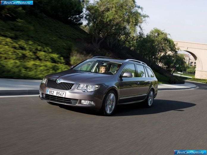 2010 Skoda Superb Combi - фотография 17 из 131