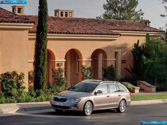 2010 Skoda Superb Combi - фотография 19 из 131