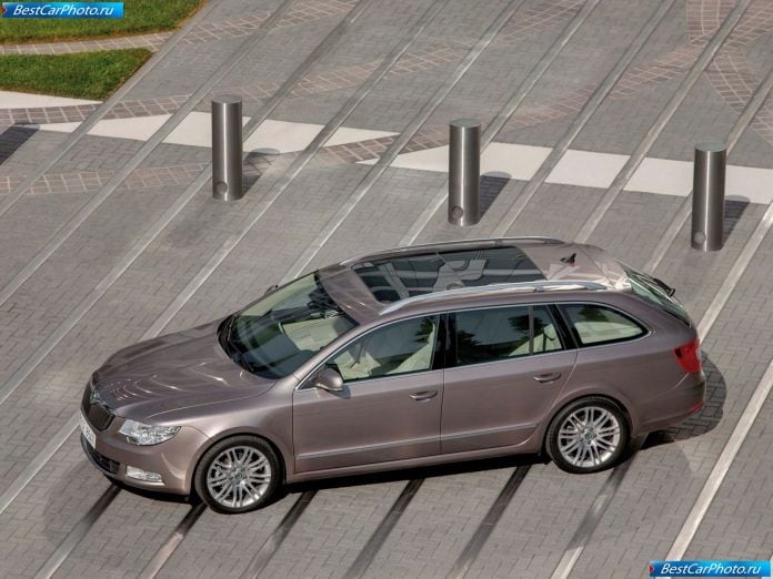 2010 Skoda Superb Combi - фотография 24 из 131