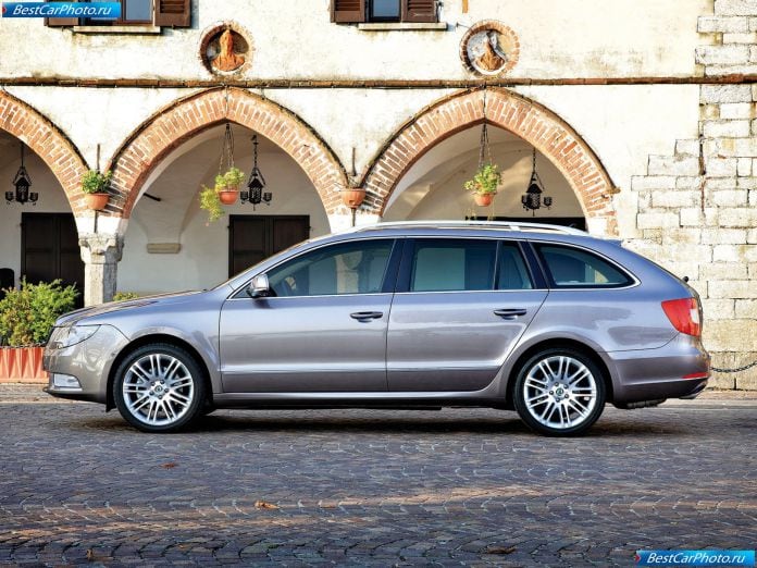 2010 Skoda Superb Combi - фотография 30 из 131 2010 Skoda Superb Combi - фотография 30 из 131