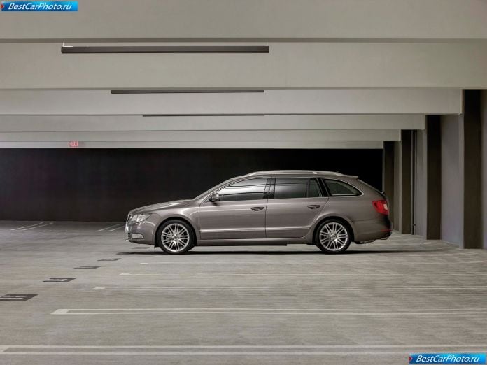 2010 Skoda Superb Combi - фотография 32 из 131 2010 Skoda Superb Combi - фотография 32 из 131