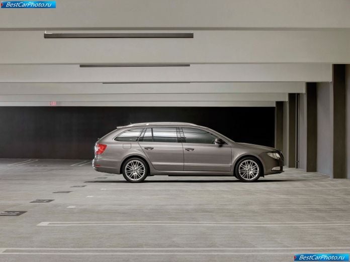 2010 Skoda Superb Combi - фотография 33 из 131 2010 Skoda Superb Combi - фотография 33 из 131