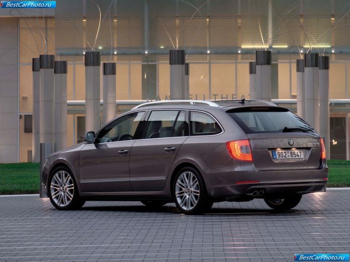 2010 Skoda Superb Combi - фотография 45 из 131