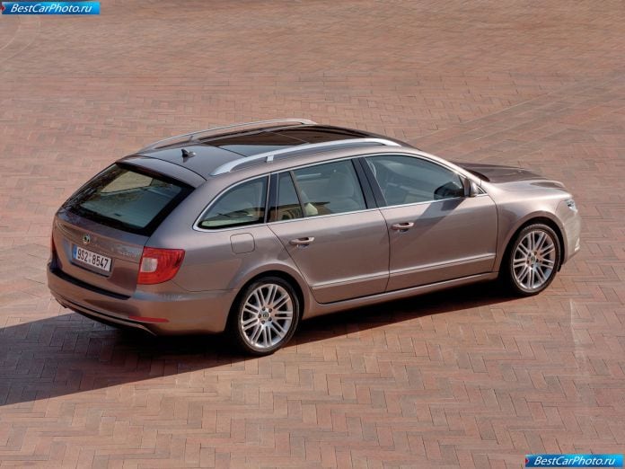 2010 Skoda Superb Combi - фотография 56 из 131