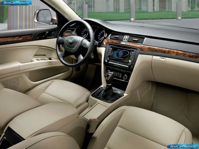 2010 Skoda Superb Combi - фотография 85 из 131 2010 Skoda Superb Combi - фотография 85 из 131