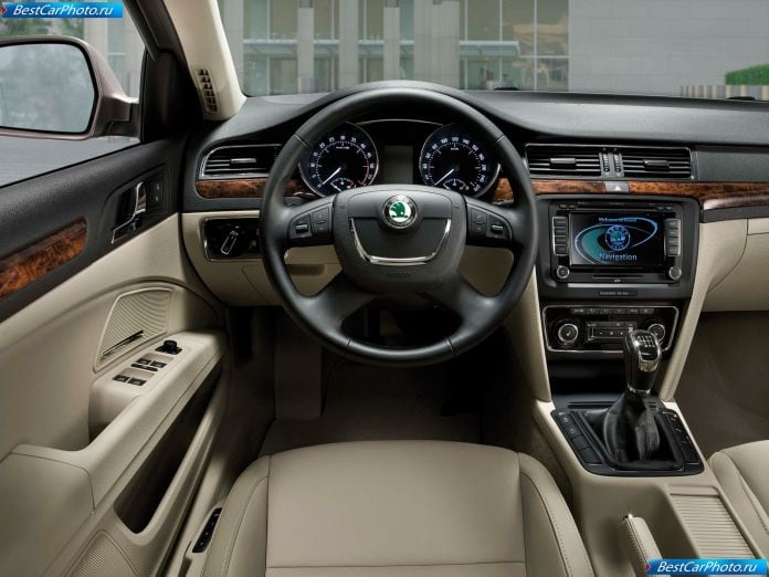 2010 Skoda Superb Combi - фотография 86 из 131 2010 Skoda Superb Combi - фотография 86 из 131