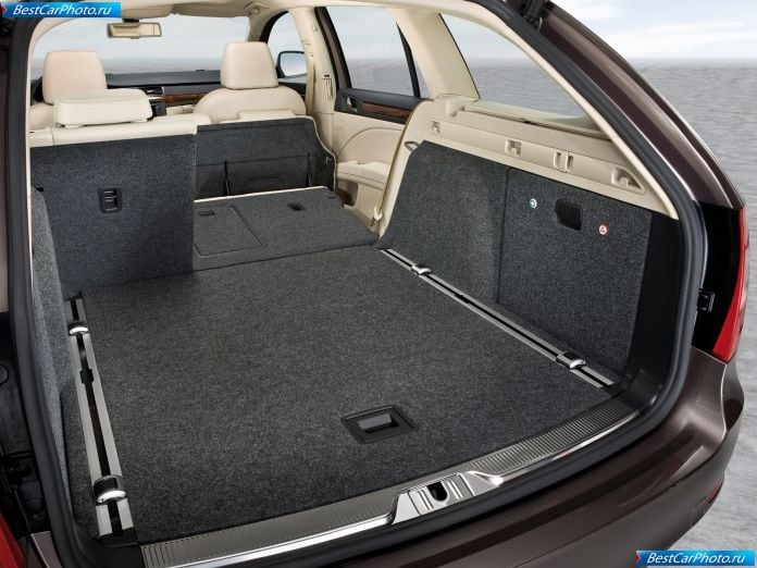 2010 Skoda Superb Combi - фотография 104 из 131