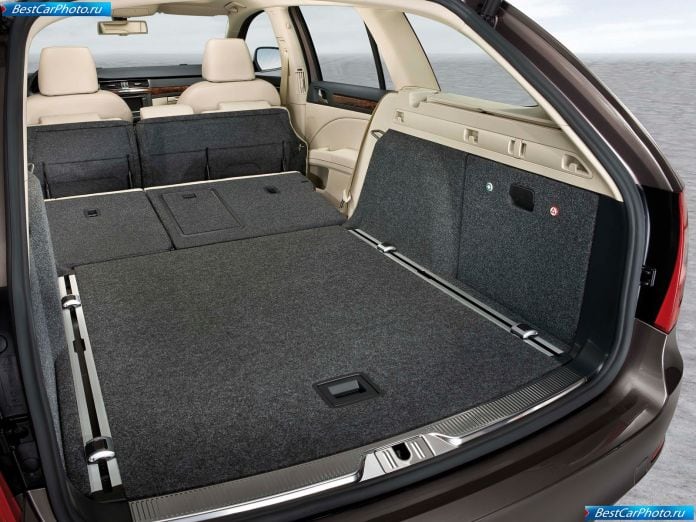 2010 Skoda Superb Combi - фотография 105 из 131