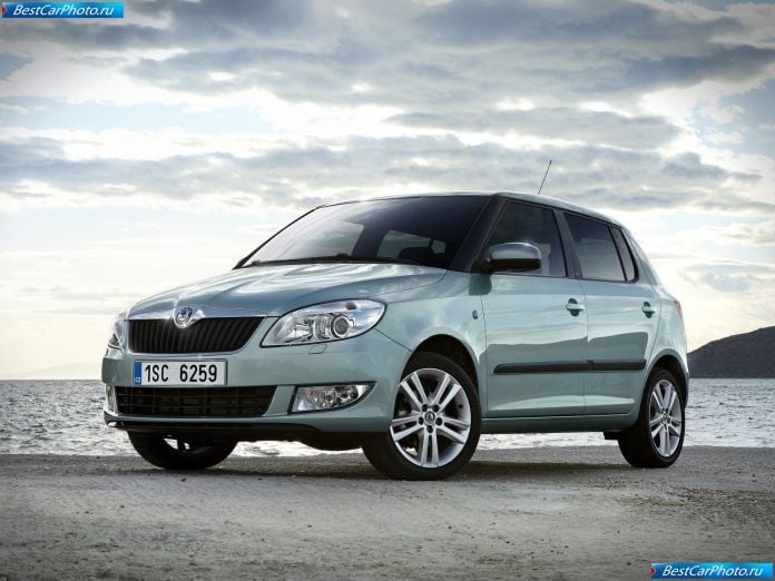 2011 Skoda Fabia - фотография 1 из 72