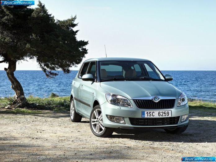 2011 Skoda Fabia - фотография 4 из 72