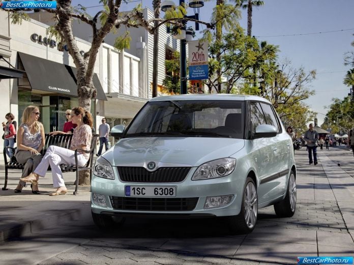 2011 Skoda Fabia - фотография 8 из 72