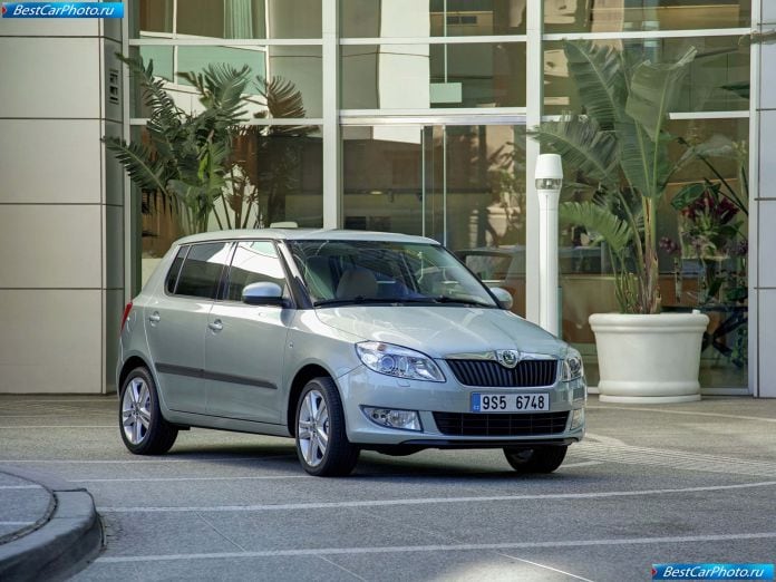 2011 Skoda Fabia - фотография 10 из 72