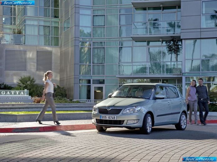 2011 Skoda Fabia - фотография 15 из 72