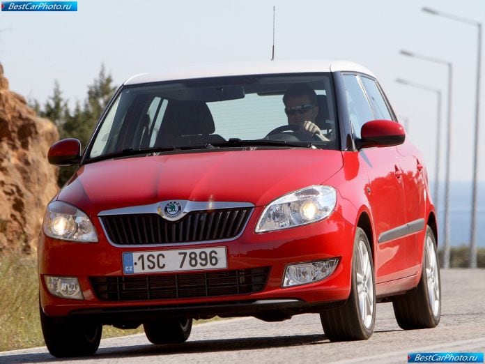 2011 Skoda Fabia - фотография 18 из 72