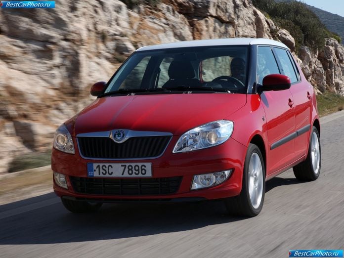 2011 Skoda Fabia - фотография 19 из 72