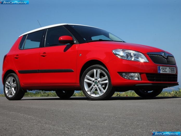 2011 Skoda Fabia - фотография 20 из 72