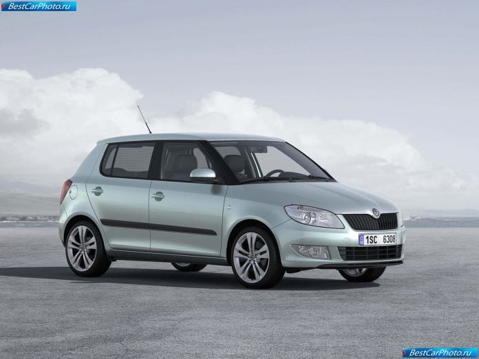 2011 Skoda Fabia - фотография 23 из 72