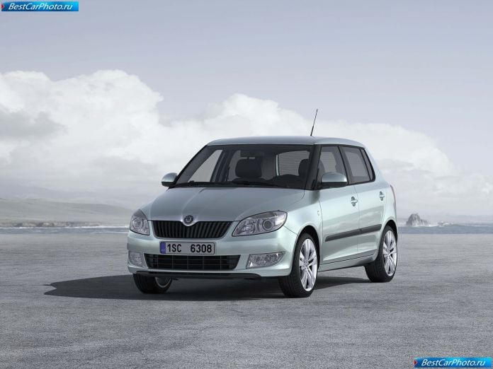 2011 Skoda Fabia - фотография 24 из 72