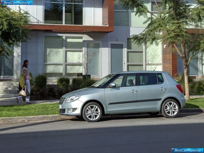 2011 Skoda Fabia - фотография 25 из 72