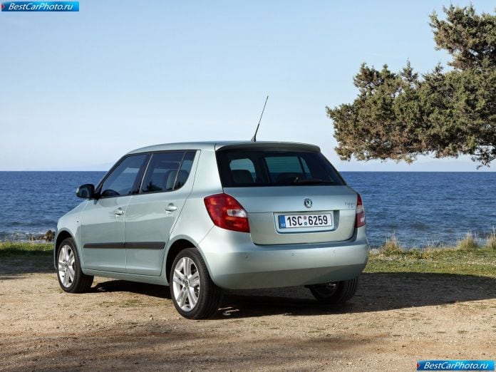 2011 Skoda Fabia - фотография 30 из 72