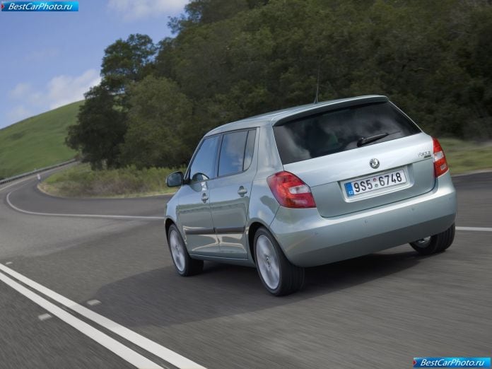 2011 Skoda Fabia - фотография 32 из 72