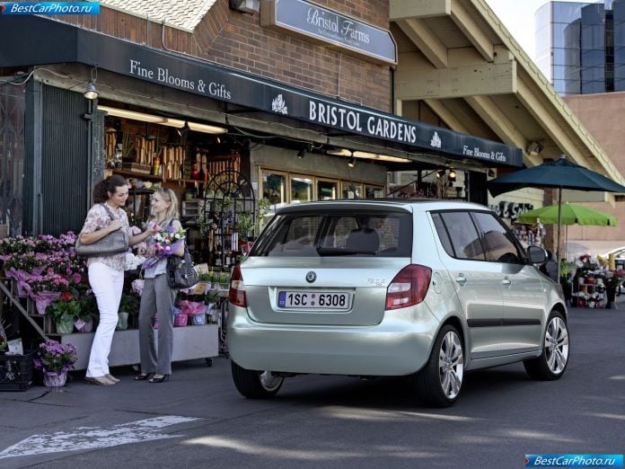 2011 Skoda Fabia - фотография 33 из 72