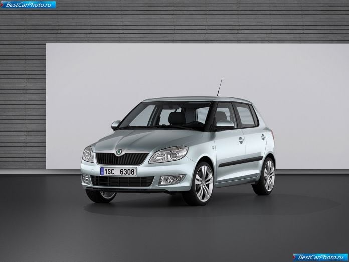 2011 Skoda Fabia - фотография 34 из 72