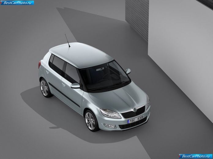 2011 Skoda Fabia - фотография 35 из 72