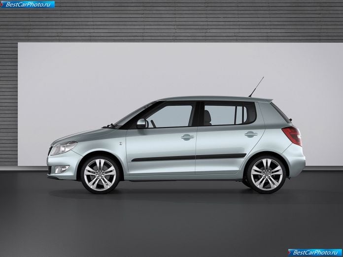 2011 Skoda Fabia - фотография 36 из 72