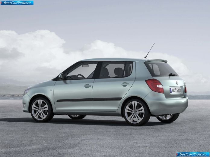 2011 Skoda Fabia - фотография 37 из 72