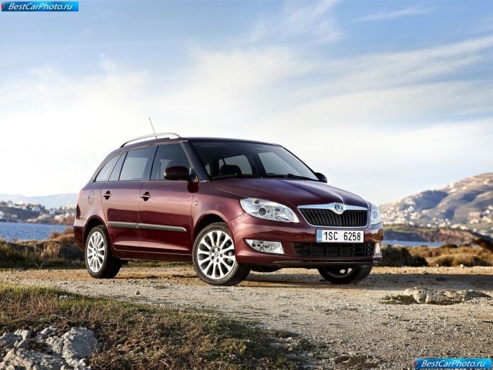 2011 Skoda Fabia Combi - фотография 1 из 25 2011 Skoda Fabia Combi - фотография 1 из 25