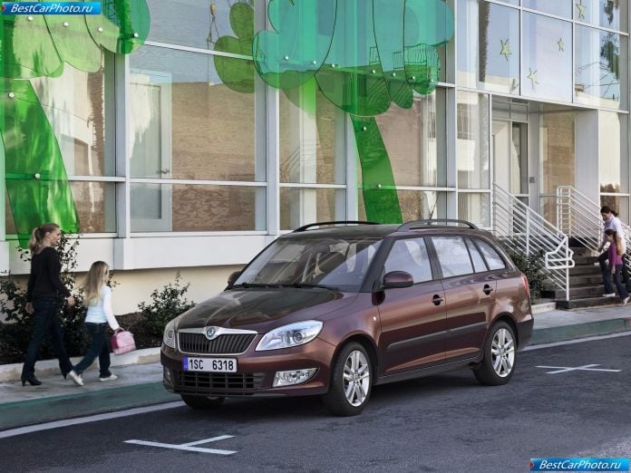 2011 Skoda Fabia Combi - фотография 9 из 25 2011 Skoda Fabia Combi - фотография 9 из 25