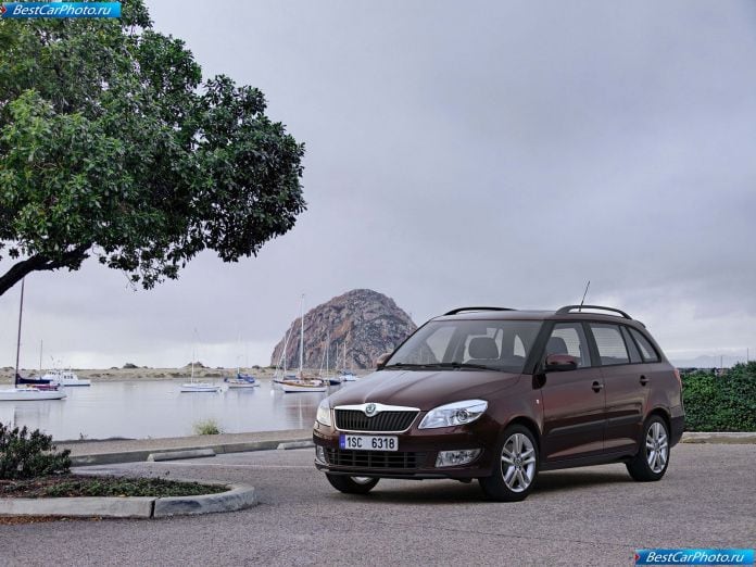 2011 Skoda Fabia Combi - фотография 12 из 25 2011 Skoda Fabia Combi - фотография 12 из 25