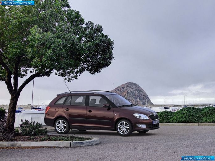 2011 Skoda Fabia Combi - фотография 13 из 25