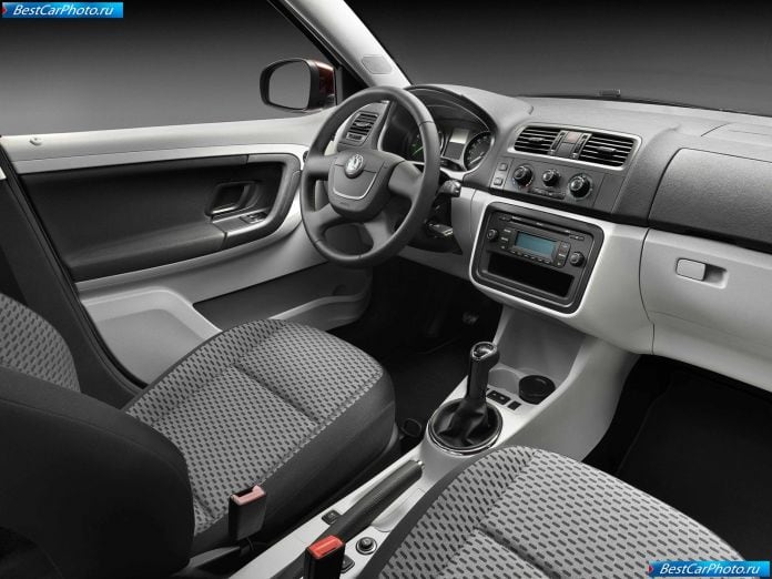 2011 Skoda Fabia Combi - фотография 24 из 25 2011 Skoda Fabia Combi - фотография 24 из 25