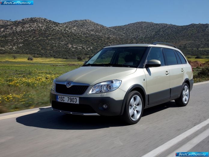 2011 Skoda Fabia Combi Scout - фотография 4 из 13 2011 Skoda Fabia Combi Scout - фотография 4 из 13