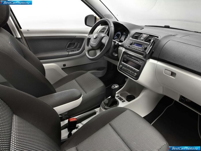 2011 Skoda Fabia Combi Scout - фотография 11 из 13 2011 Skoda Fabia Combi Scout - фотография 11 из 13