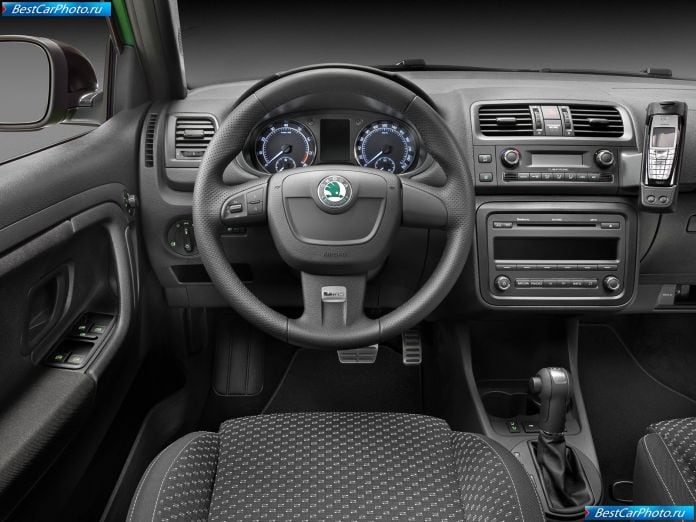 2011 Skoda Fabia Rs - фотография 13 из 24 2011 Skoda Fabia Rs - фотография 13 из 24