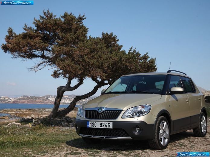 2011 Skoda Fabia Scout - фотография 2 из 15 2011 Skoda Fabia Scout - фотография 2 из 15