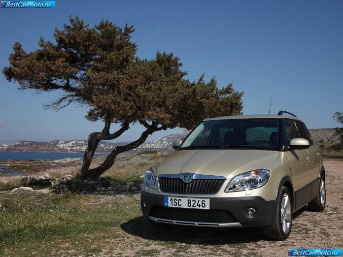 2011 Skoda Fabia Scout - фотография 3 из 15 2011 Skoda Fabia Scout - фотография 3 из 15