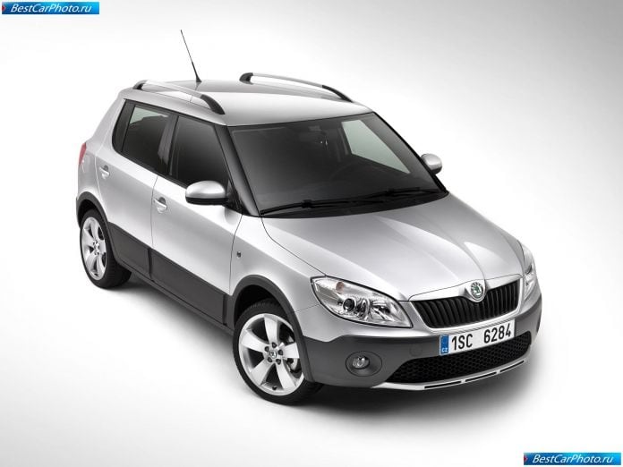 2011 Skoda Fabia Scout - фотография 8 из 15 2011 Skoda Fabia Scout - фотография 8 из 15