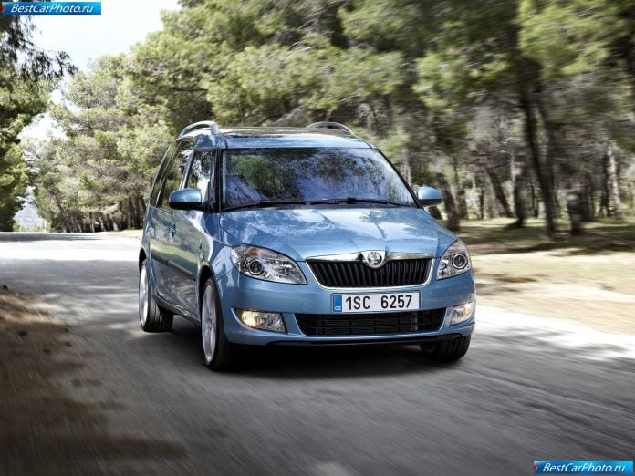 2011 Skoda Roomster - фотография 2 из 48 2011 Skoda Roomster - фотография 2 из 48