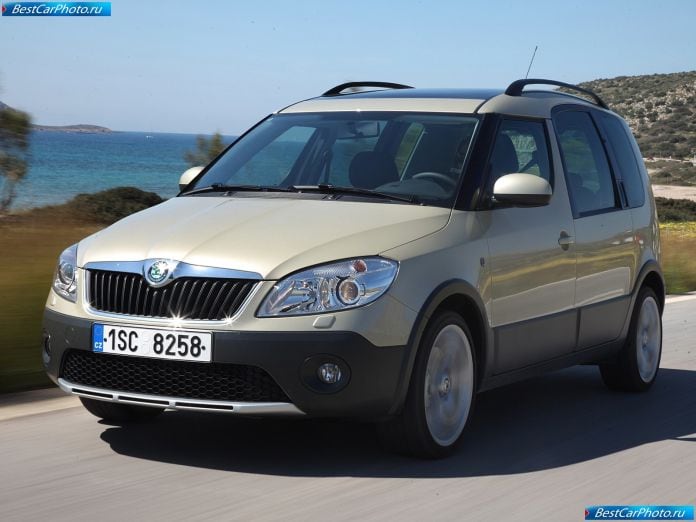 2011 Skoda Roomster Scout - фотография 2 из 11 2011 Skoda Roomster Scout - фотография 2 из 11
