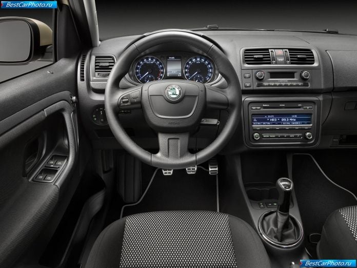 2011 Skoda Roomster Scout - фотография 8 из 11