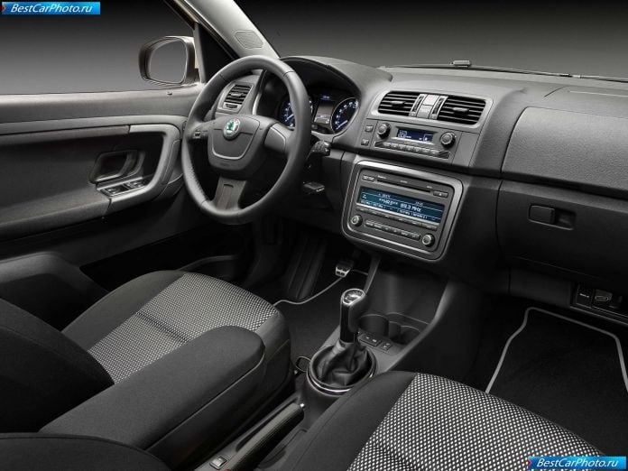 2011 Skoda Roomster Scout - фотография 9 из 11