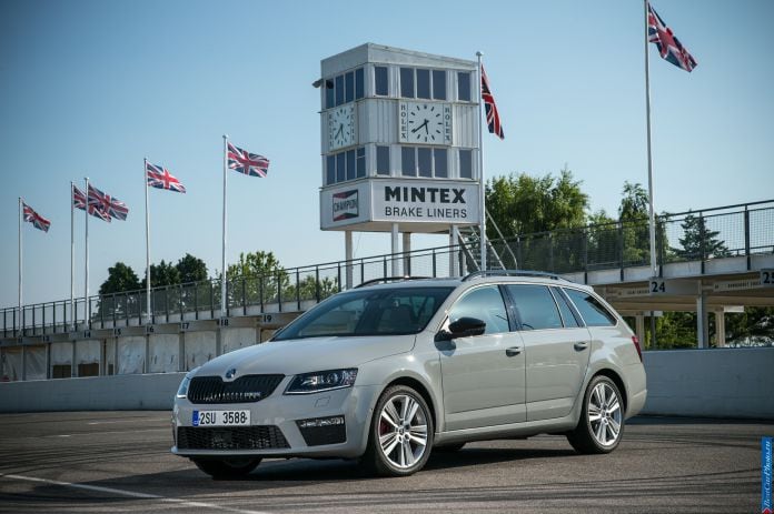 2013 Skoda Octavia RS Combi - фотография 14 из 45 2013 Skoda Octavia RS Combi - фотография 14 из 45