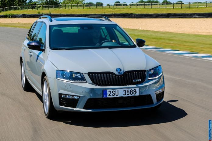 2013 Skoda Octavia RS Combi - фотография 18 из 45 2013 Skoda Octavia RS Combi - фотография 18 из 45