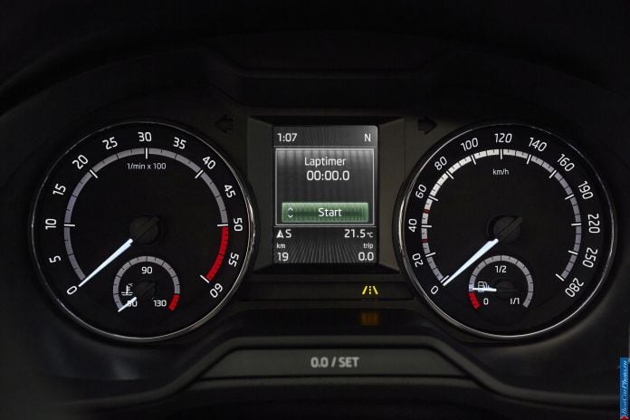 2013 Skoda Octavia RS Combi - фотография 38 из 45