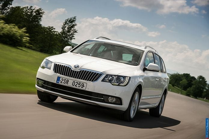 2013 Skoda Superb Combi - фотография 2 из 43 2013 Skoda Superb Combi - фотография 2 из 43